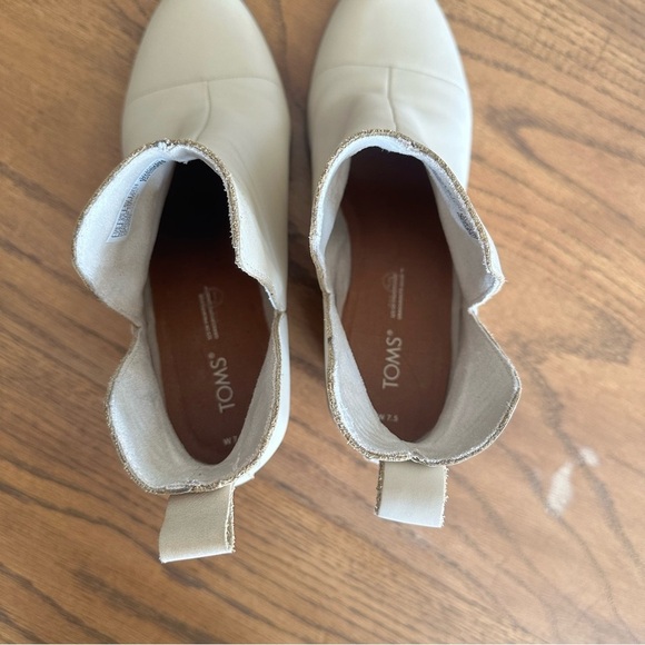 Toms Everly Cutout Block Heel Ankle Booties Beige Leather Size 7.5 Women’s Shoes - Picture 8 of 10